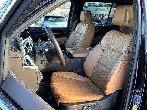 Used 2023 Cadillac Escalade Premium Luxury w/ Performance Package image 25