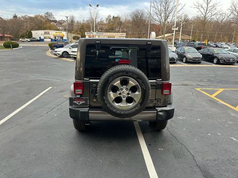 Used 2017 Jeep Wrangler Unlimited Sahara w/ Connectivity Group AWD/4WD image 6