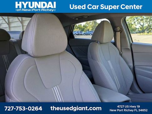 Used 2024 Hyundai Elantra SEL w/ Convenience Package image 6