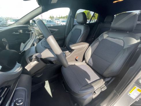 Used 2025 Buick Envista Preferred image 31