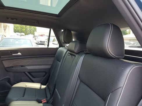Certified 2023 Volkswagen Atlas Cross Sport SE w/ Panoramic Sunroof Package FWD image 15