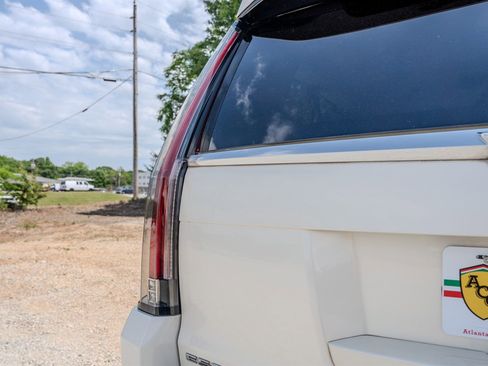 Used 2015 Cadillac Escalade ESV Platinum AWD/4WD image 10