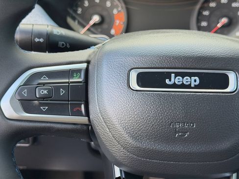 Used 2022 Jeep Compass Latitude AWD/4WD image 38