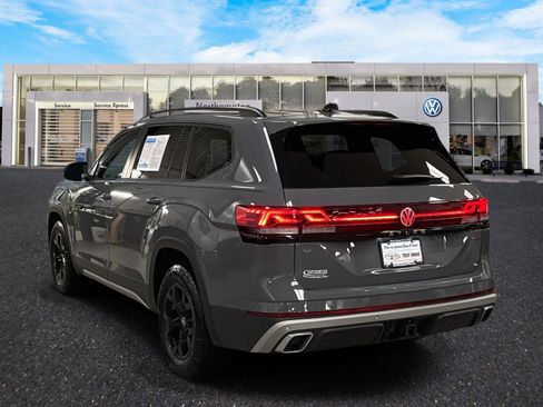 Certified 2025 Volkswagen Atlas Peak Edition SE image 7