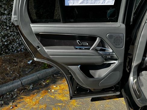 New 2025 Land Rover Range Rover SE image 14