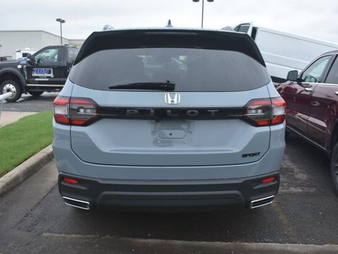 Used 2024 Honda Pilot Sport image 6