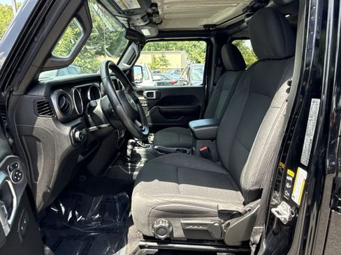 Used 2021 Jeep Wrangler Unlimited Sport AWD/4WD image 12