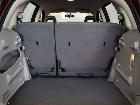 Used 2009 Chrysler PT Cruiser FWD image 16
