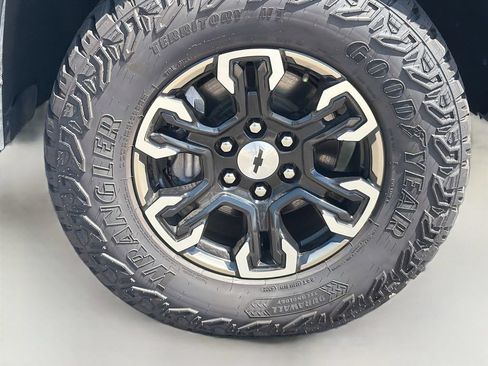 Used 2022 Chevrolet Silverado 1500 ZR2 w/ Technology Package AWD/4WD image 10