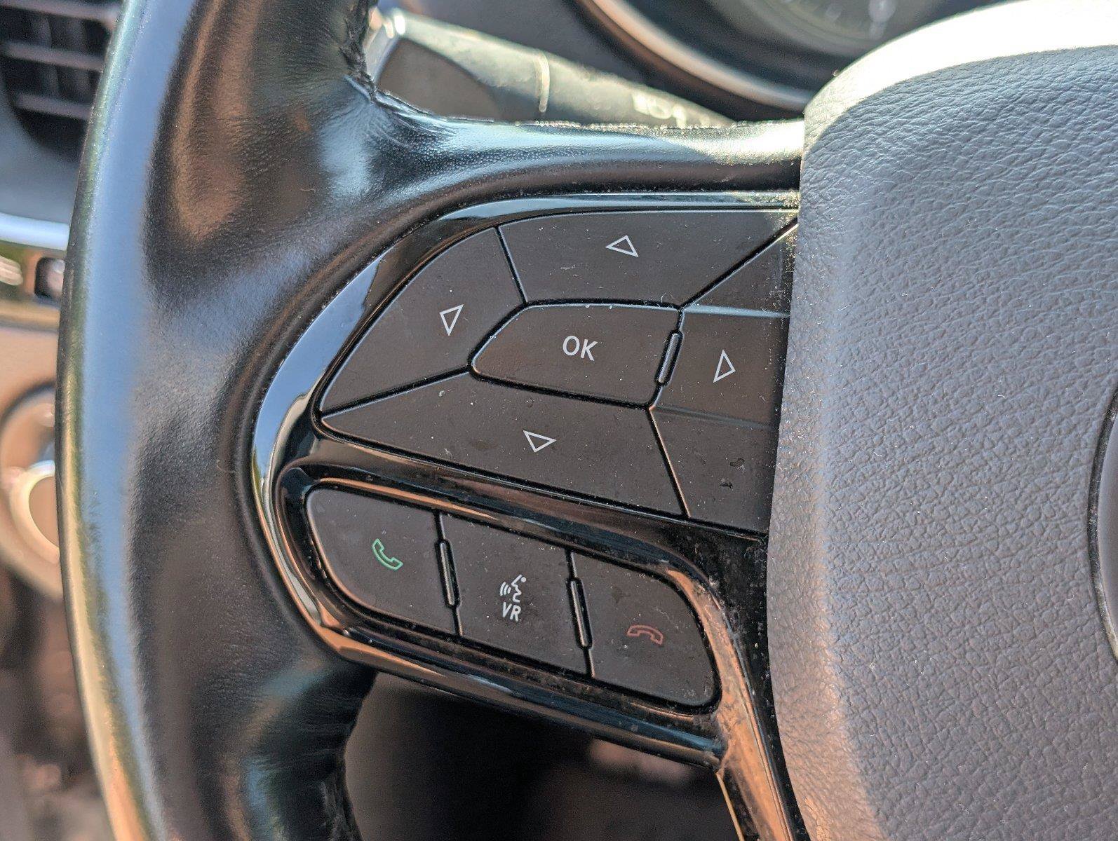 Used 2021 Jeep Cherokee Latitude Plus FWD image 30
