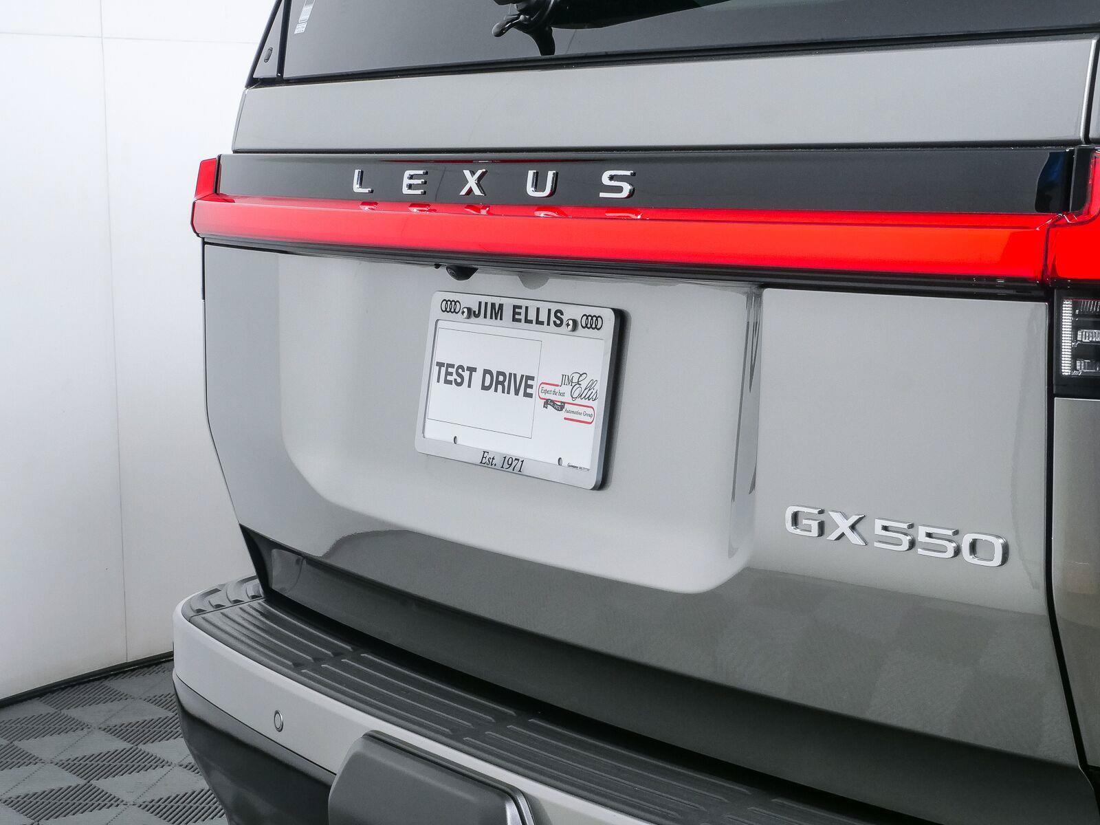 Used 2025 Lexus GX 550 w/ Accessory Package (Z1) AWD/4WD image 36