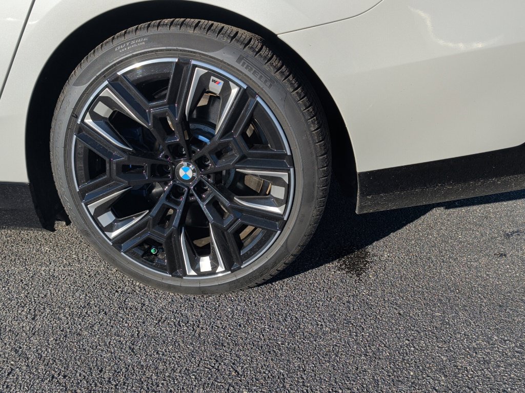 Used 2025 BMW i5 M60 w/ Dynamic Handling Package AWD/4WD image 5