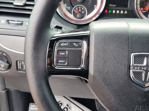 Used 2017 Dodge Grand Caravan SXT w/ Driver Convenience Group image 23