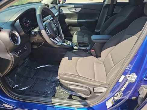 Used 2023 Kia Forte LXS w/ LXS Technology Package FWD image 2