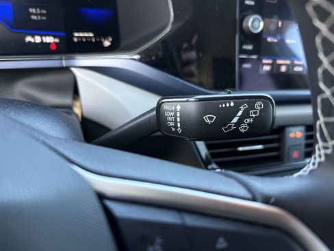 Used 2022 Volkswagen Taos SE image 19