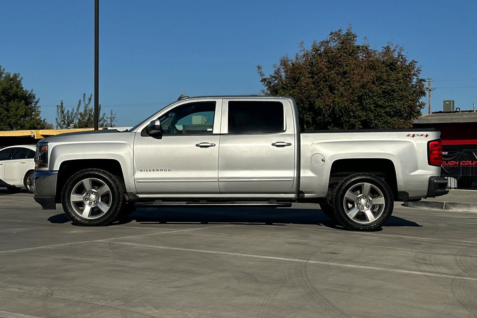 Used 2017 Chevrolet Silverado 1500 LT w/ All Star Edition AWD/4WD image 5