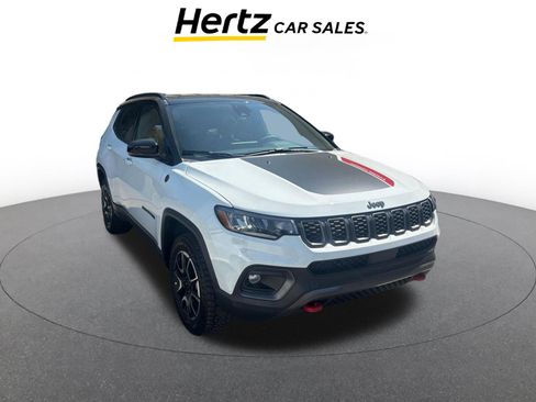 Used 2025 Jeep Compass Trailhawk image 1