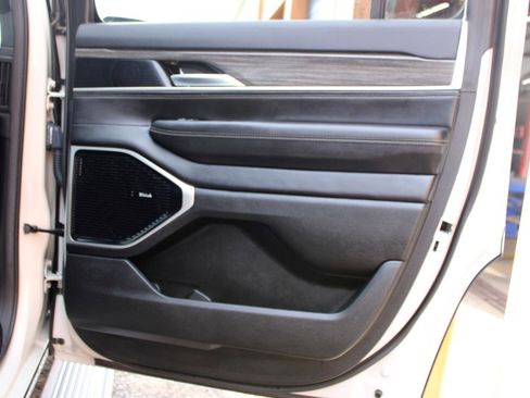 Used 2022 Jeep Wagoneer Series III w/ Premium Group I image 48