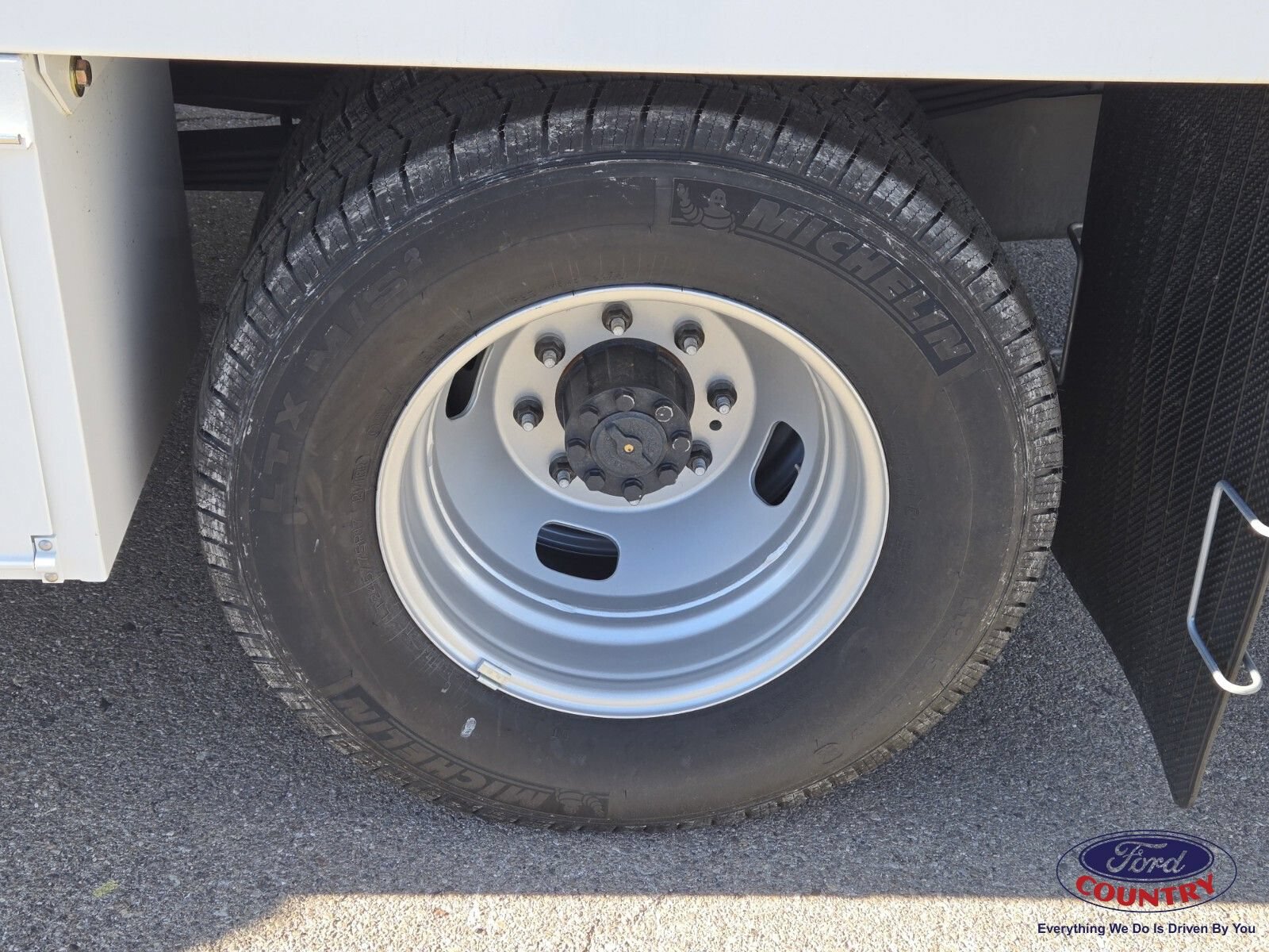 New 2025 Ford F350 XL w/ XL Chrome Package RWD image 5