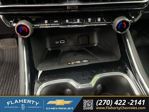 Used 2025 Chevrolet Traverse LT w/ LPO, Floor Liner Package FWD image 29