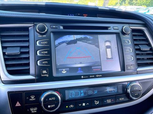 Used 2019 Toyota Highlander Limited Platinum AWD/4WD image 19