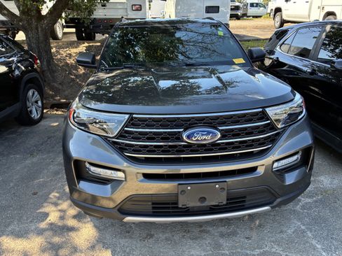 Used 2020 Ford Explorer XLT w/ Equipment Group 202A RWD image 2