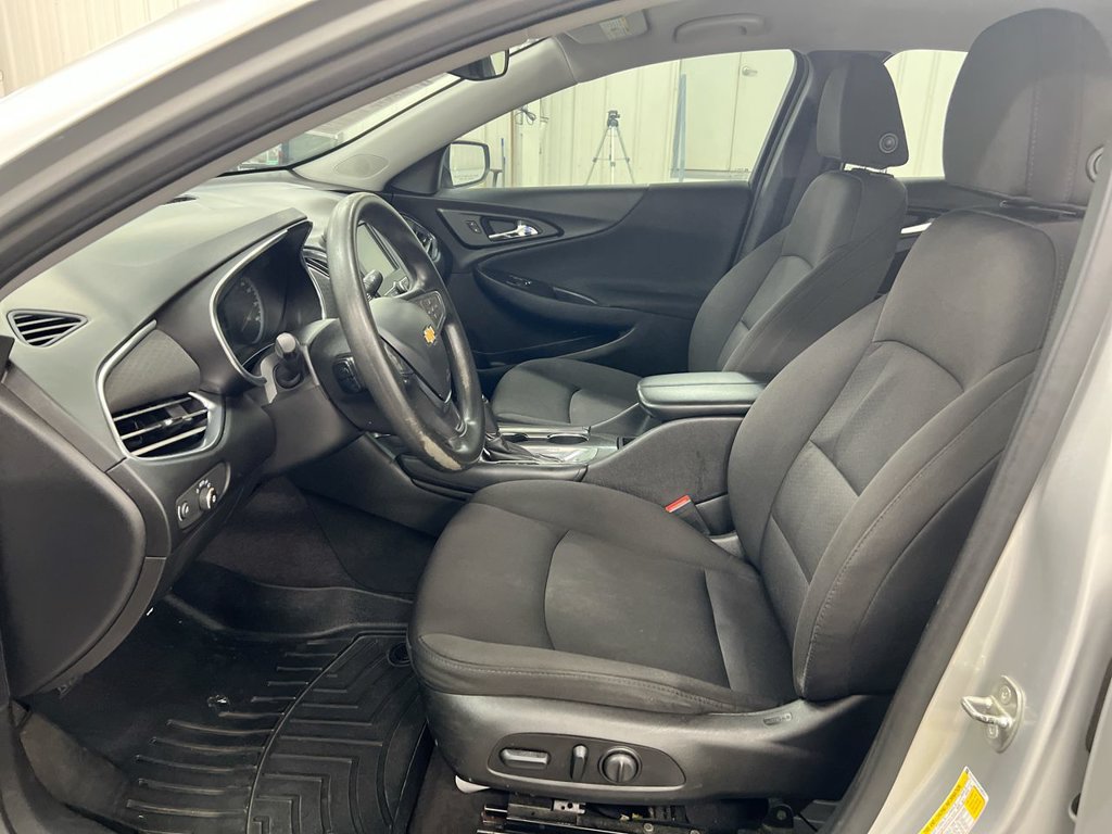 Used 2018 Chevrolet Malibu LT FWD image 19
