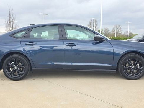 Certified 2025 Honda Accord SE image 6