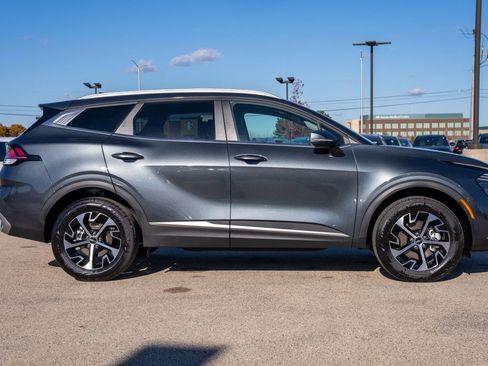 Used 2024 Kia Sportage EX image 8