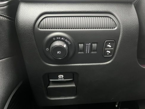 Used 2024 Jeep Wagoneer Series III w/ Premium Group I image 14