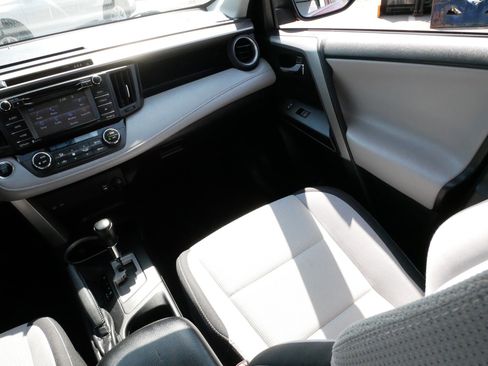 Used 2018 Toyota RAV4 XLE AWD/4WD image 11
