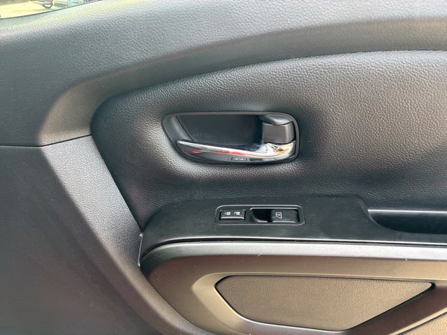 Used 2024 Nissan Titan PRO-4X w/ Pro-4x Convenience Package AWD/4WD image 14
