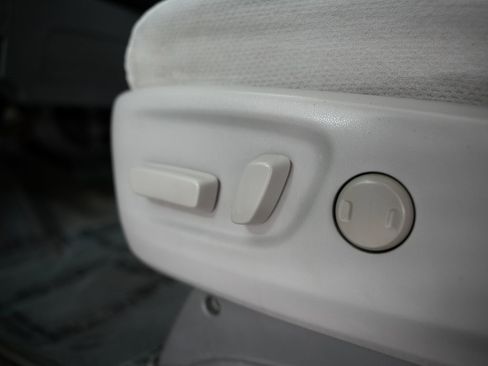 Used 2018 Toyota Sienna LE image 42