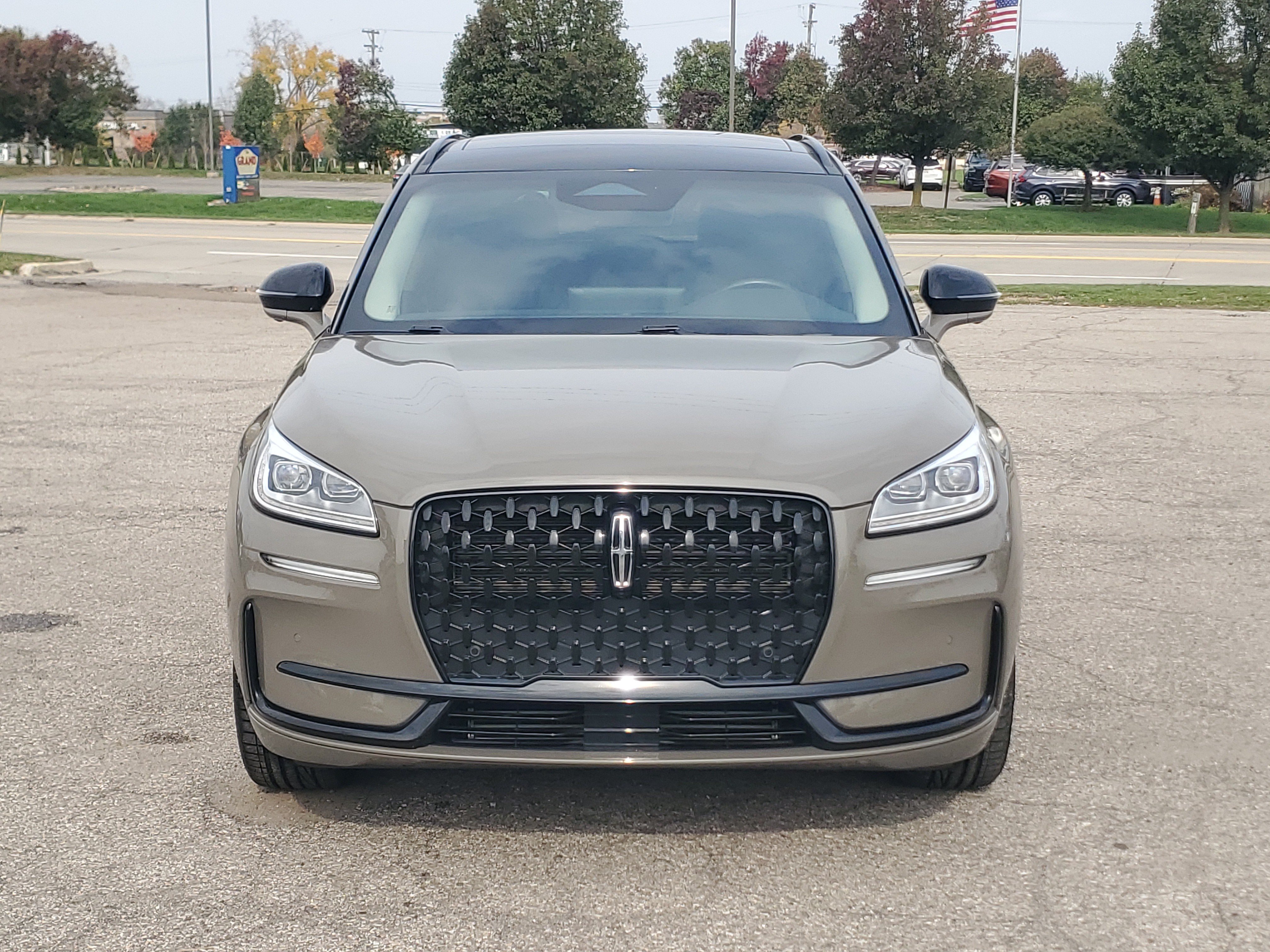Used 2025 Lincoln Corsair Reserve w/ Jet Appearance Package AWD/4WD image 2
