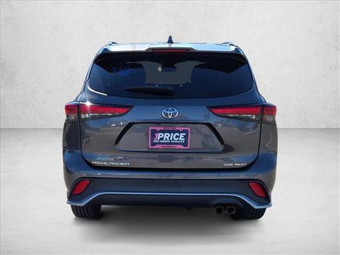 Used 2022 Toyota Highlander XSE image 7