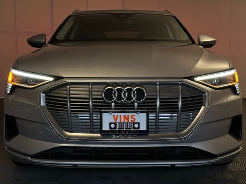 Used 2019 Audi e-tron Premium Plus image 23