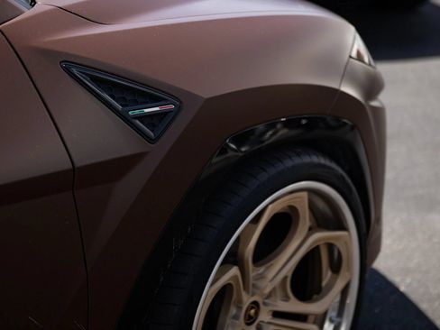 Used 2019 Lamborghini Urus AWD/4WD image 25