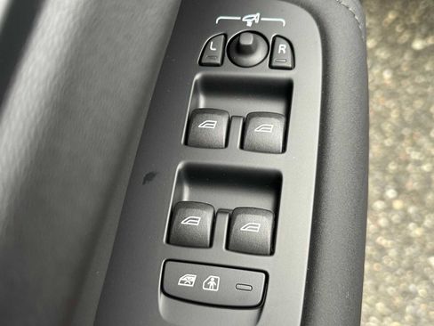 New 2026 Volvo XC60 B5 Ultra w/ Protection Package Premier image 21