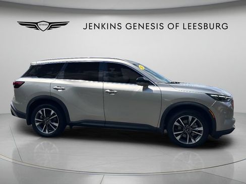 Used 2023 INFINITI QX60 Luxe w/ Cargo Package FWD image 2