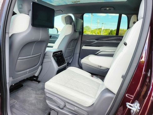 Used 2025 Cadillac Escalade IQ Luxury 1 w/ LPO, Radiant Package image 14