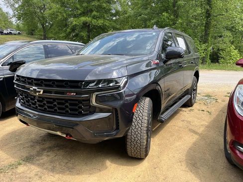 Used 2023 Chevrolet Tahoe Z71 w/ Luxury Package AWD/4WD image 5