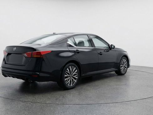 Used 2025 Nissan Altima 2.5 SV image 9