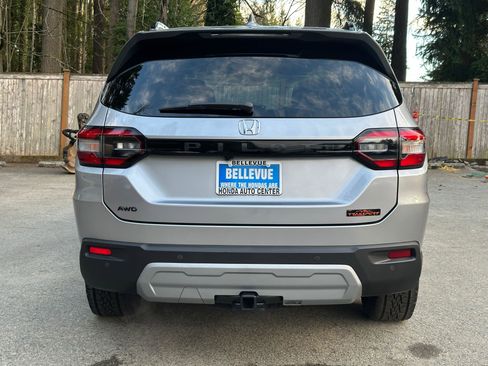 Certified 2025 Honda Pilot TrailSport image 6