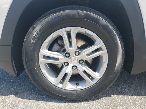 Used 2023 GMC Terrain SLE w/ Driver Convenience Package FWD image 14
