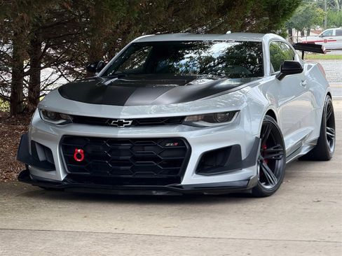 Used 2018 Chevrolet Camaro ZL1 image 10