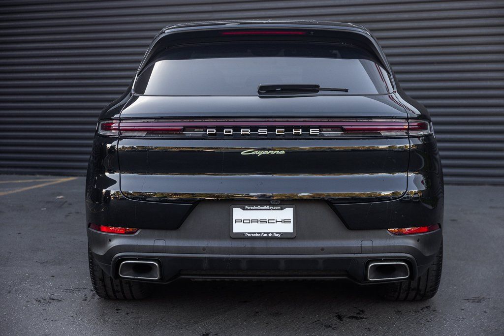 Certified 2025 Porsche Cayenne E-Hybrid AWD/4WD image 8