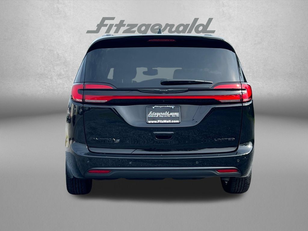 Used 2025 Chrysler Pacifica Limited FWD image 7