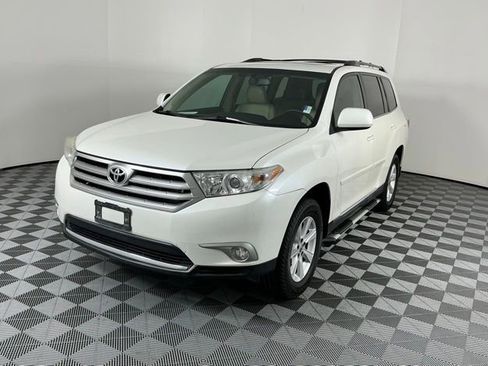 Used 2013 Toyota Highlander SE FWD image 4