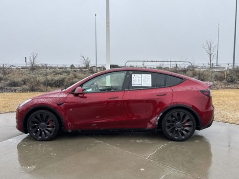 Used 2024 Tesla Model Y Performance image 2