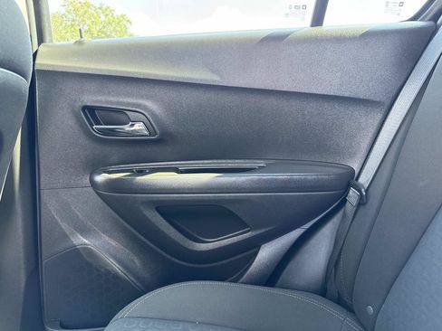 Used 2020 Chevrolet Trax LS FWD image 16
